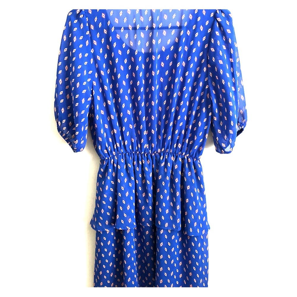 Everly brand blue pattern long sleeve dress.
